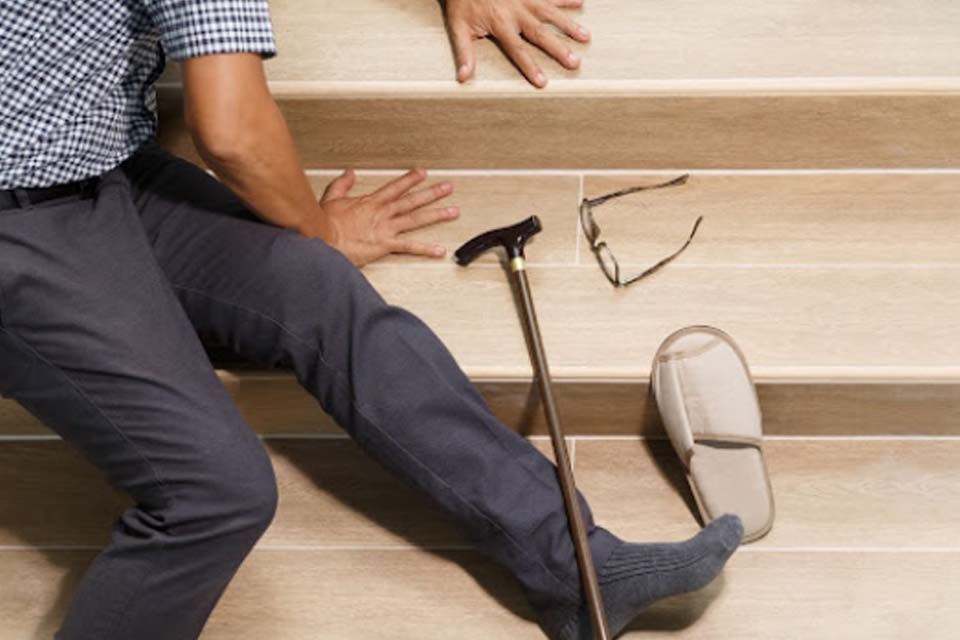  جلوگیری از زمین خوردن سالمندان