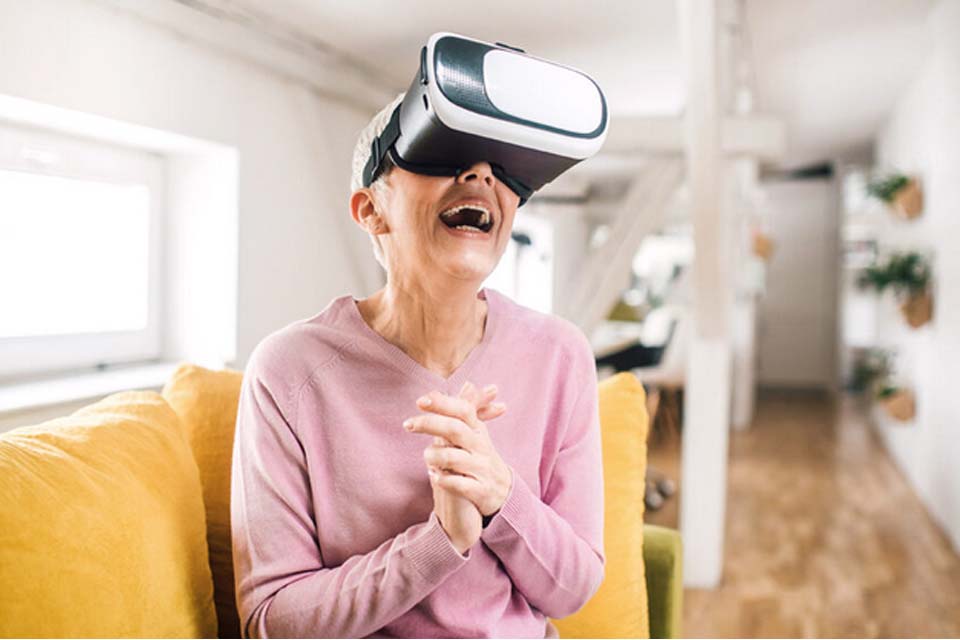 واقعیت مجازی در خدمت به سالمندان 