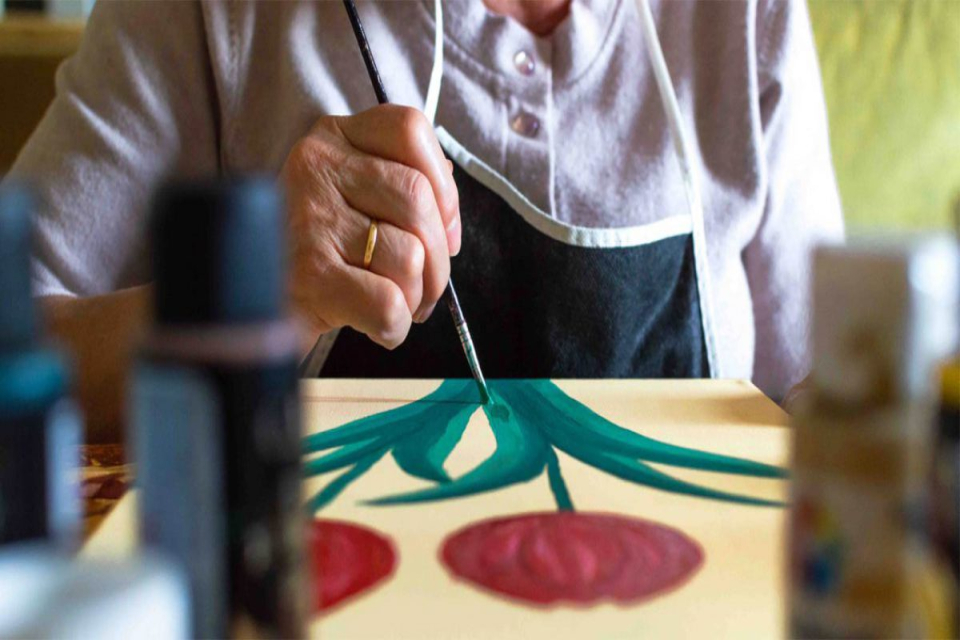 فعالیت های هنری برای سالمندان | فواید هنردرمانی برای سالمندان